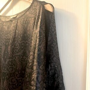 Daisy Fuentes Black and Purple Patterned Dress with Open Styled Sleeves